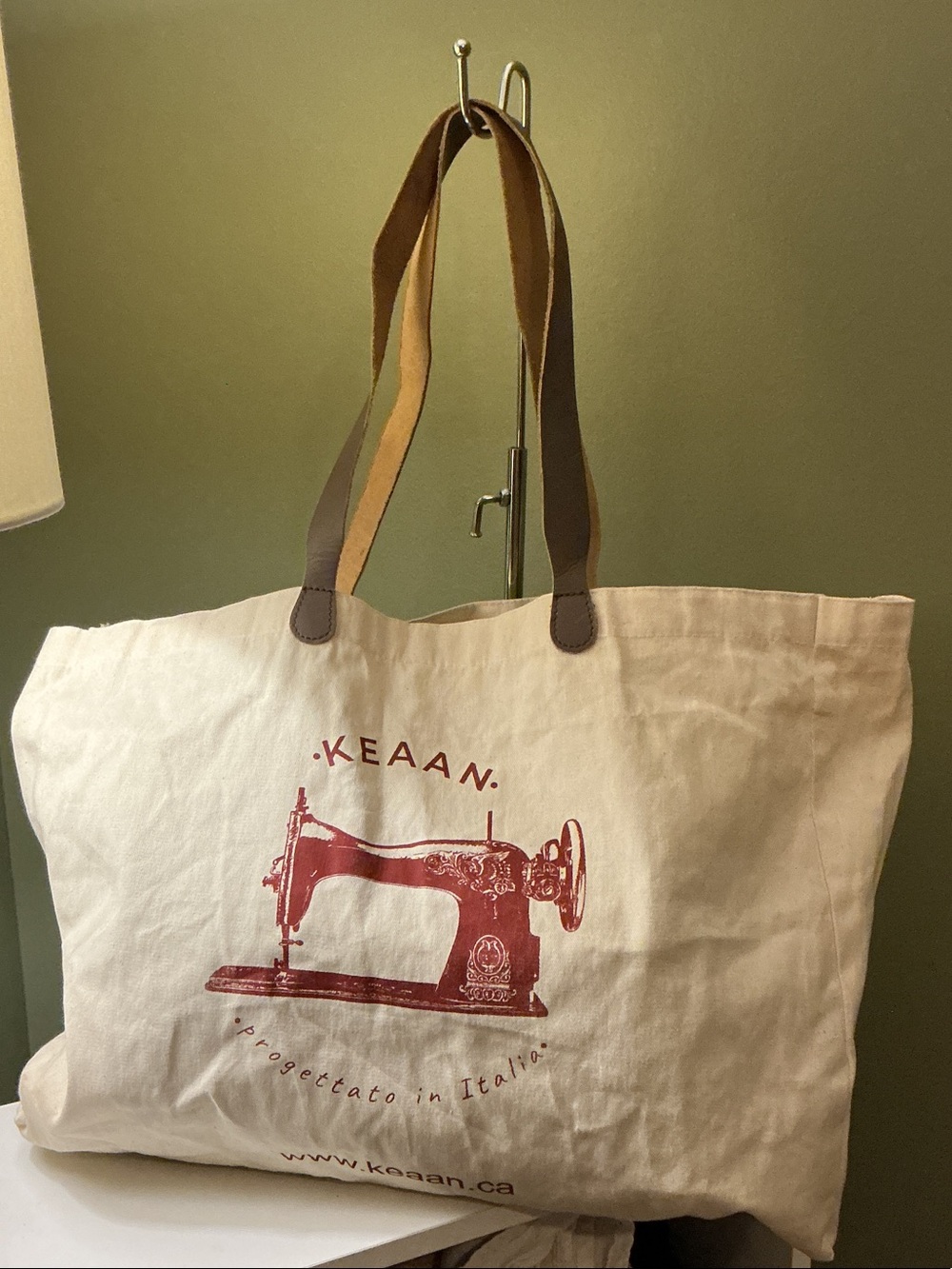 KEAAN Beige Canvas Tote Brown Handles Red Graphic Progettato in Italia
